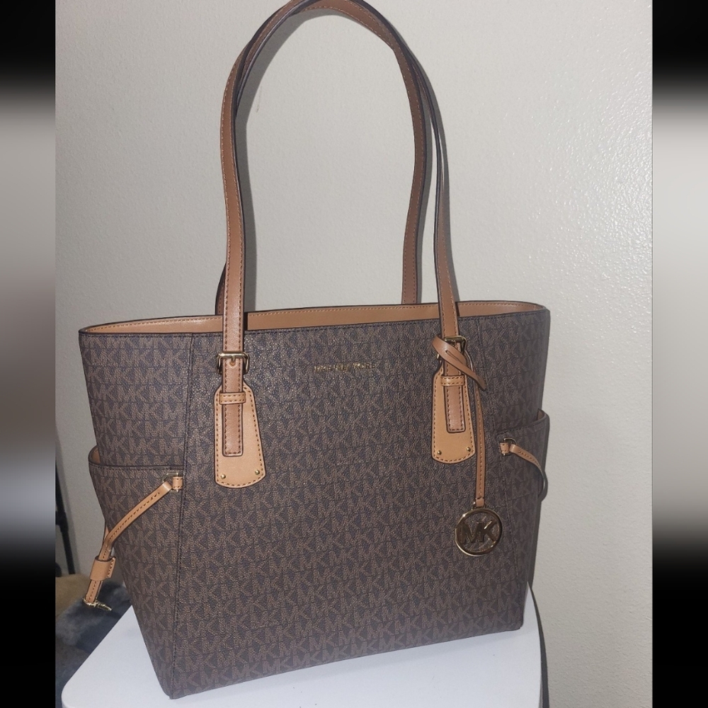 Michael Kors Voyager Tote Nwt